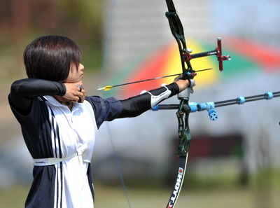 希腊射箭选手箭无虚发,登上头牌 希腊射箭选手箭无虚发,登上头牌