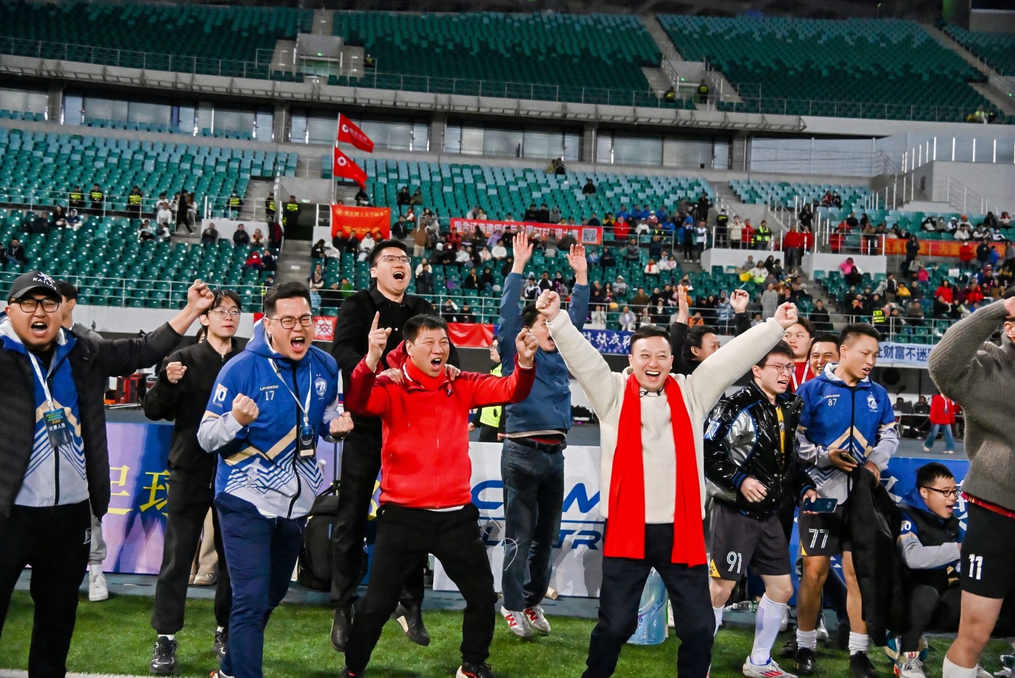 球队精英齐聚一堂,争夺国际足球荣誉 球队精英齐聚一堂,争夺国际足球荣誉