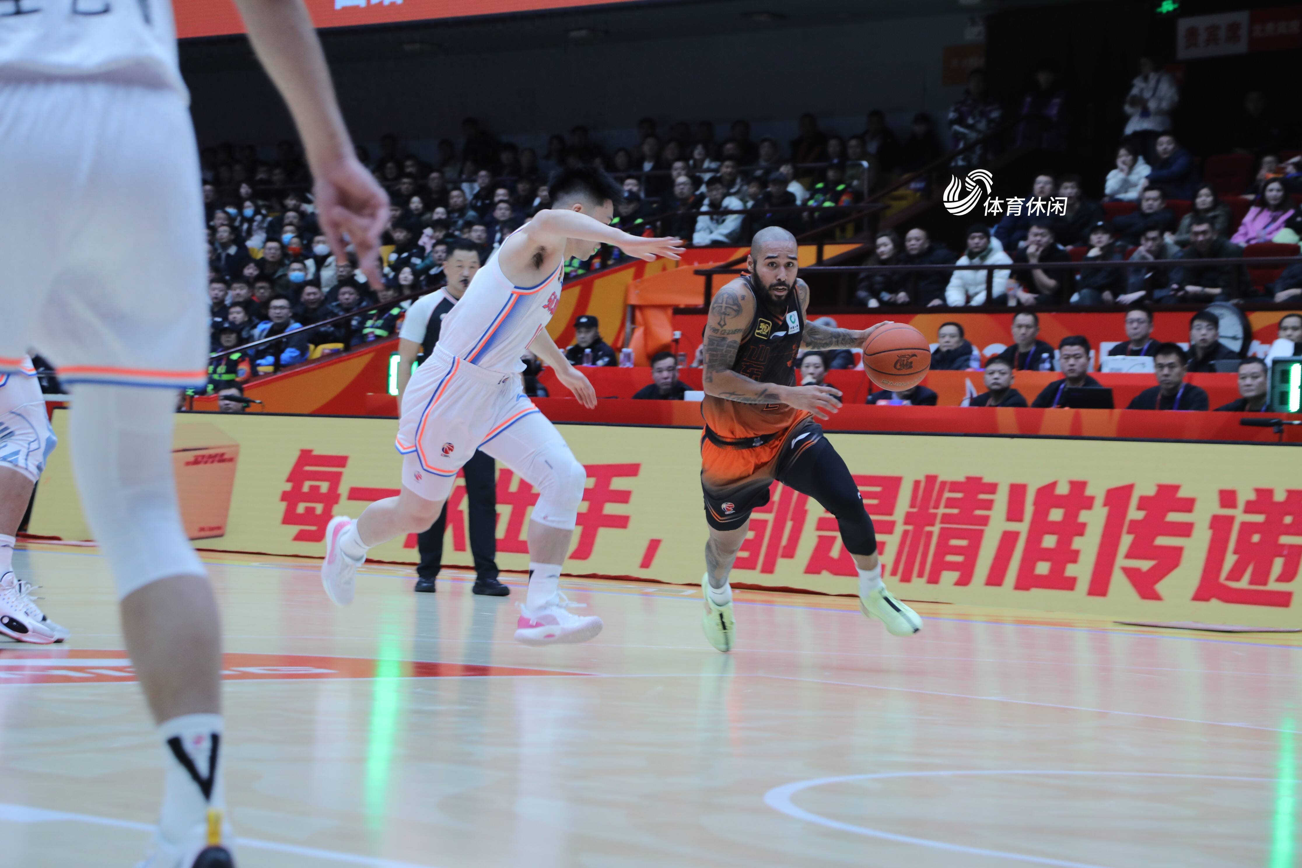 四川男篮战至最后一秒,赢得比赛 四川男篮战至最后一秒,赢得比赛