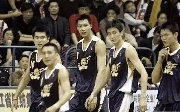 乐鱼在线娱乐-关中男篮胜残杀杭州，爆发战意