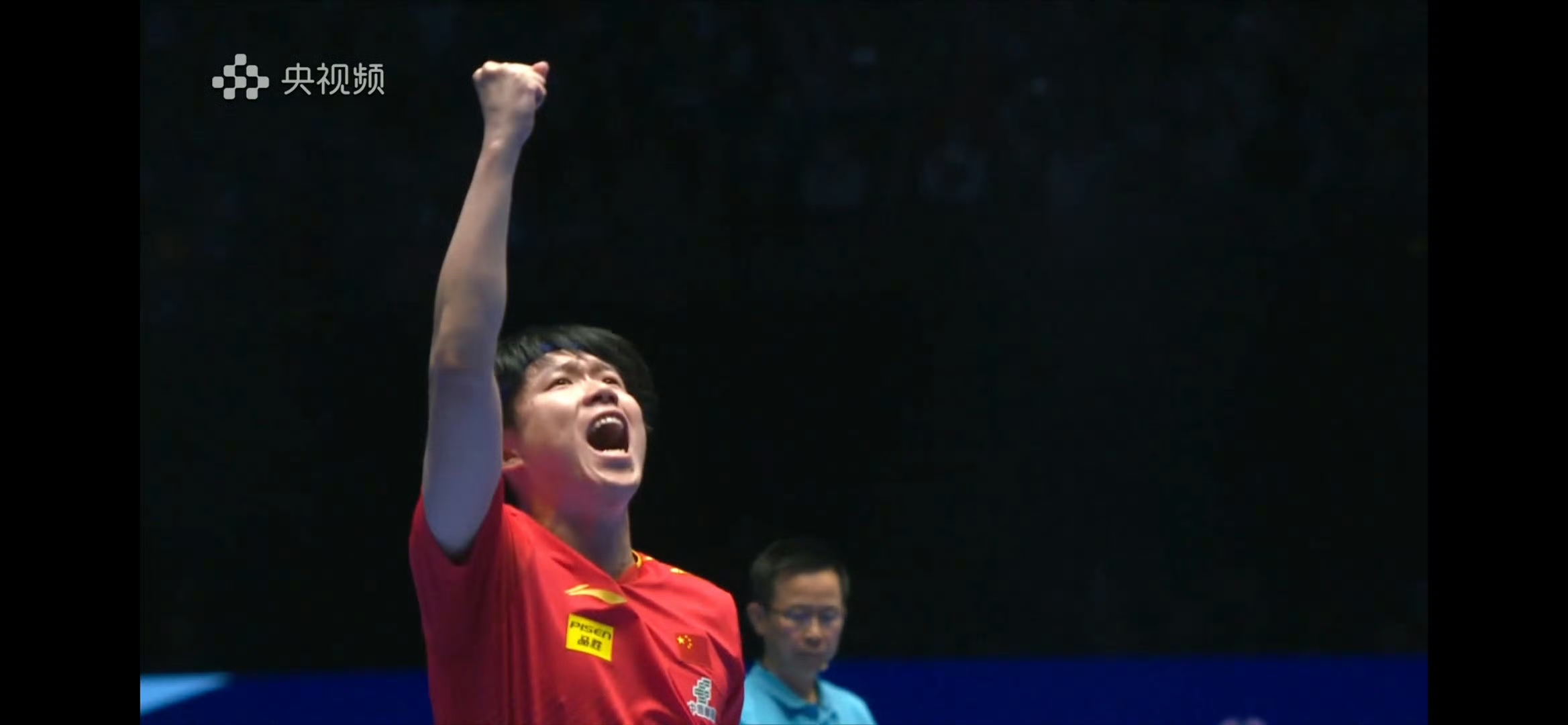 关于赛场竞技激烈，选手奋勇争先争金的信息